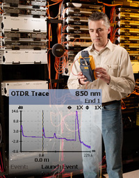 使用 DTX Compact OTDR 的技術人員